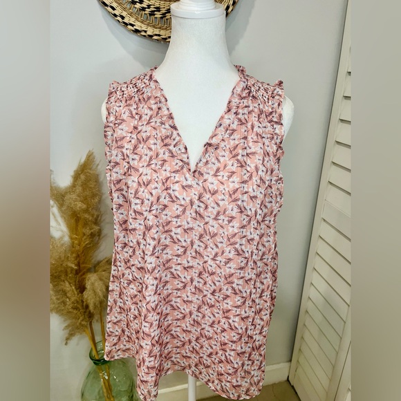 Rachel Zoe • Women’s Blush Shimmery Floral Sleeveless V Neck Blouse Top M NWOT - Picture 3 of 12